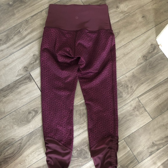 Lululemon leggings with mesh detail - Picture 1 of 4